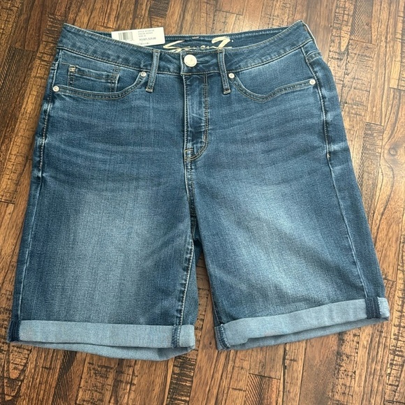 NWT Seven7 Sunset denim Bermuda rolled cuff stretch size 10 gold patch - Picture 3 of 16